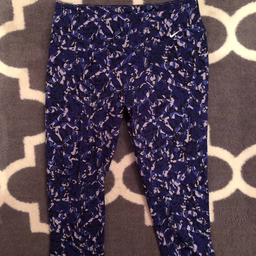 nike dri fit cropped yogas